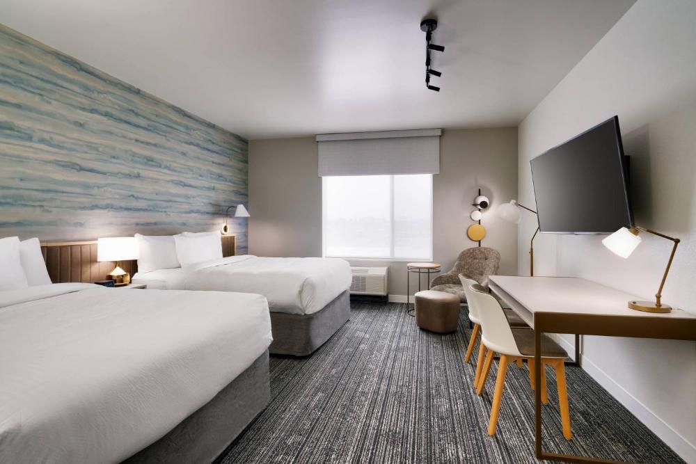 One-Bedroom King Suite with Sofa Bed - Hearing Accessible interior
